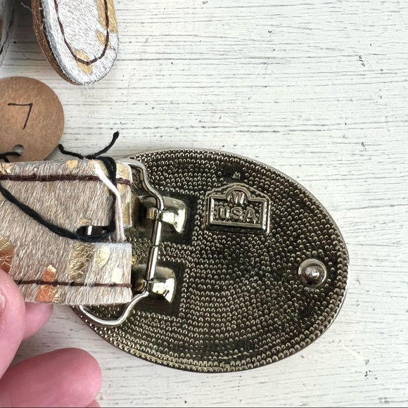 Erin Knight Designs Gold Buckle and Hide Belt - Picture 6 of 13